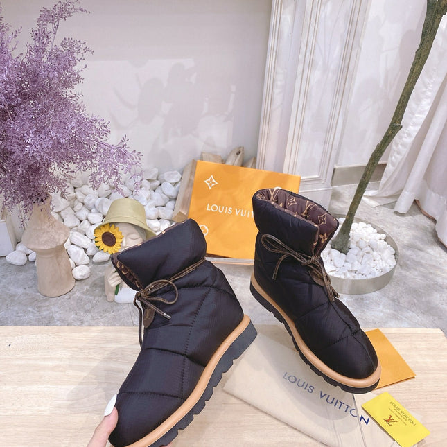 PILLOW COMFORT ANKLE BOOTS IN BLACK NYLON