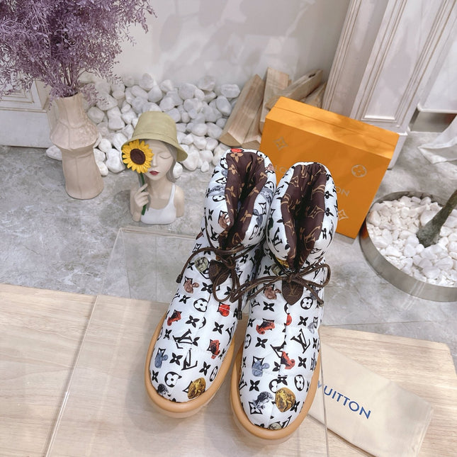 PILLOW COMFORT ANKLE BOOTS IN WHITE MIX BLACK MONOGRAM NYLON