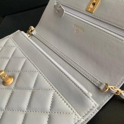 CLASSIC WOC 19CM WHITE LAMBSKIN GOLD HARDWARE