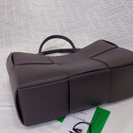 SMALL ARCO TOTE 30 IN MORTAR PURPLE LAMBSKIN