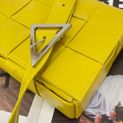 SMALL CASSETTE 23 IN CANARY YELLOW CALFSKIN