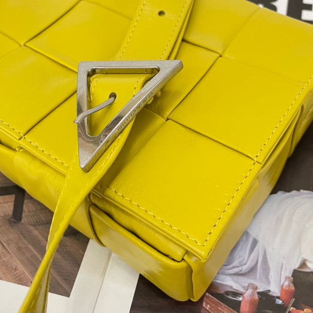 SMALL CASSETTE 23 IN CANARY YELLOW CALFSKIN