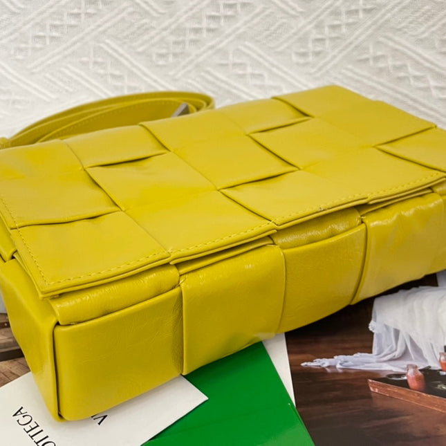 SMALL CASSETTE 23 IN CANARY YELLOW CALFSKIN