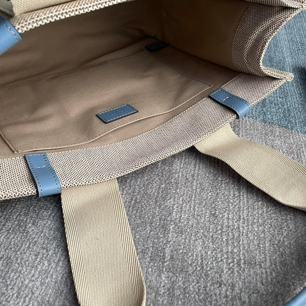 MEDIUM STRAP WOODY TOTE BAG 37 IN BEIGE LINEN CANVAS BLACK WEBBING LOGO EMBROIDER BLUE CALFSKIN