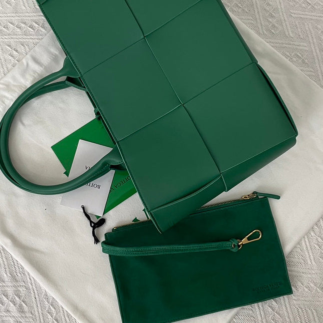 SMALL ARCO TOTE 30 IN GREEN PEA LAMBSKIN