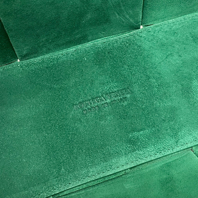 SMALL ARCO TOTE 30 IN GREEN PEA LAMBSKIN