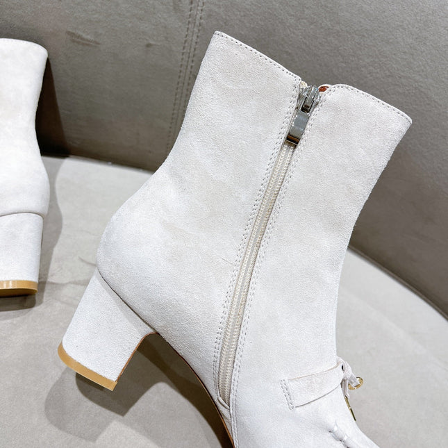 LP CHARMS ANKLE BOOTS METAL LOCK WHITE SUEDE