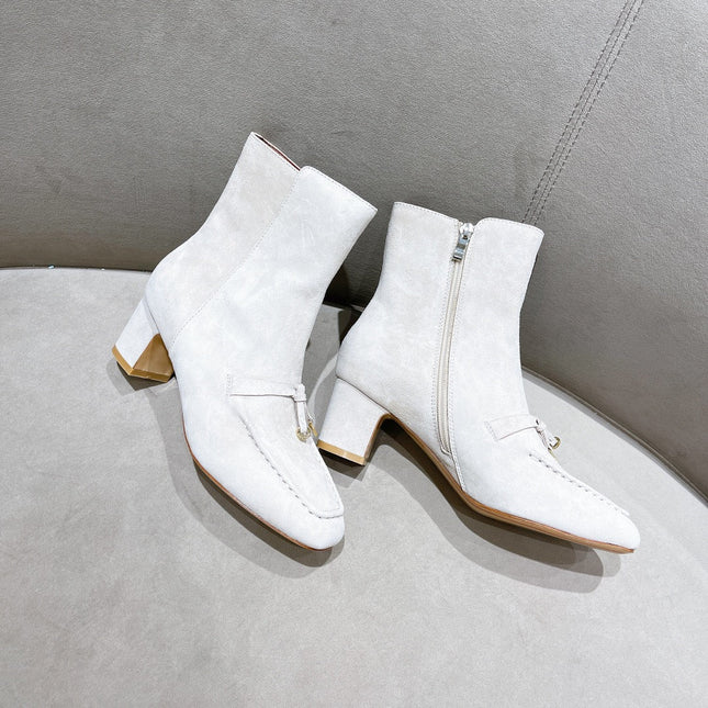 LP CHARMS ANKLE BOOTS METAL LOCK WHITE SUEDE