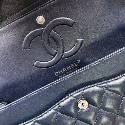 CC CLASSIC FLAP BAG 25 IN NAVY BLUE LAMBSKIN SILVER HARDWARE