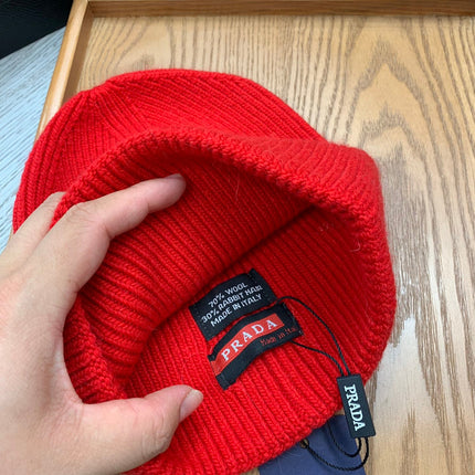 BEANIE HAT IN CHERRY RED WOOL 431358