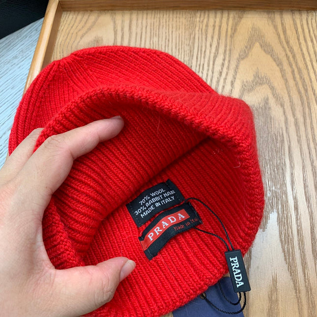BEANIE HAT IN CHERRY RED WOOL 431358