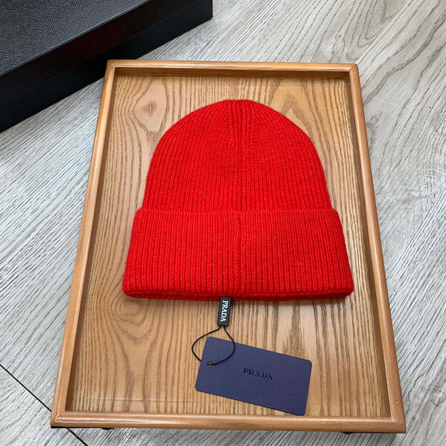 BEANIE HAT IN CHERRY RED WOOL 431358