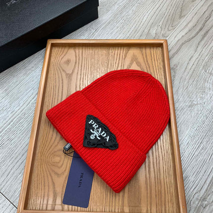 BEANIE HAT IN CHERRY RED WOOL 431358