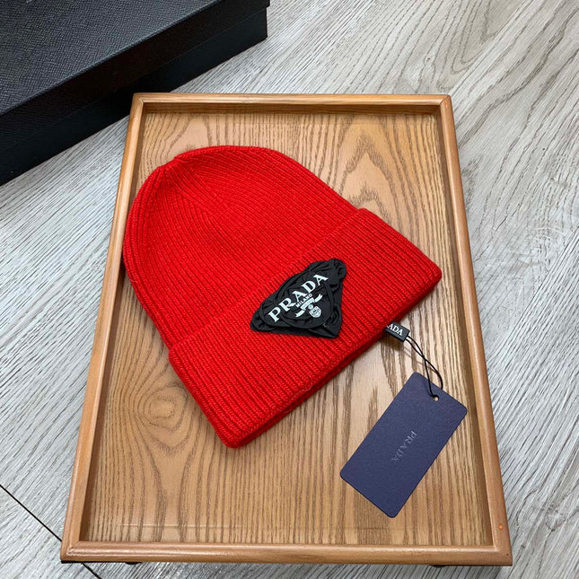 BEANIE HAT IN CHERRY RED WOOL 431358