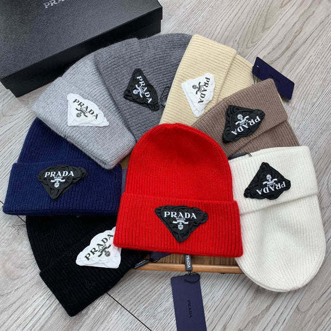 BEANIE HAT IN BLACK WOOL 431357