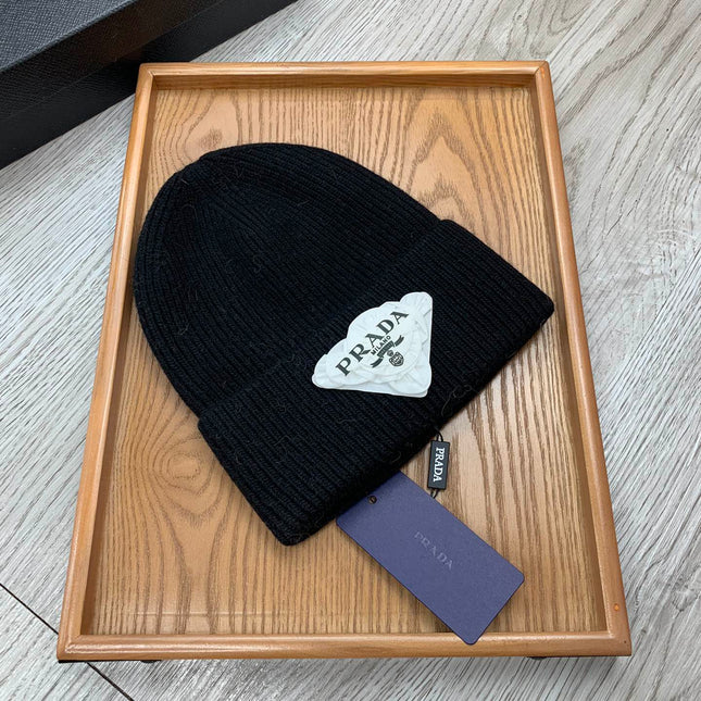 BEANIE HAT IN BLACK WOOL 431357