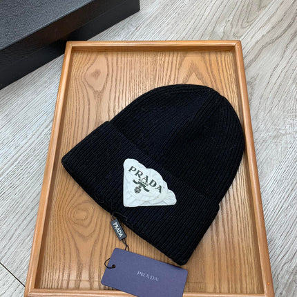 BEANIE HAT IN BLACK WOOL 431357