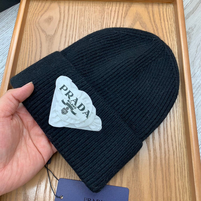 BEANIE HAT IN BLACK WOOL 431357