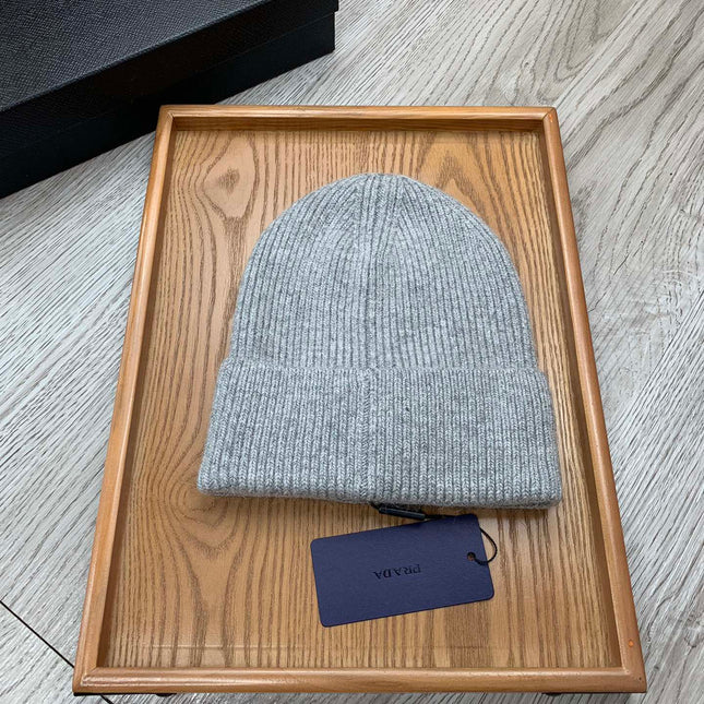BEANIE HAT IN PALE GRAY WOOL 431360