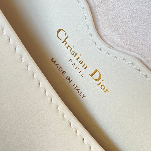 BOBBY EAST-WEST 22 BAG IN WHITE CALFSKIN
