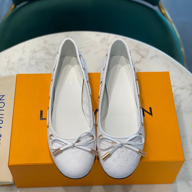 LV WOMEN'S BALLET FLAT IN WHITE EMBOSSED CALFSKIN WITH BOW