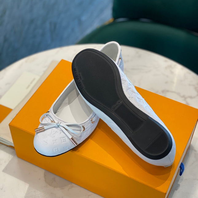 LV WOMEN'S BALLET FLAT IN WHITE EMBOSSED CALFSKIN WITH BOW