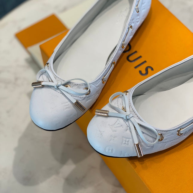 LV WOMEN'S BALLET FLAT IN WHITE EMBOSSED CALFSKIN WITH BOW