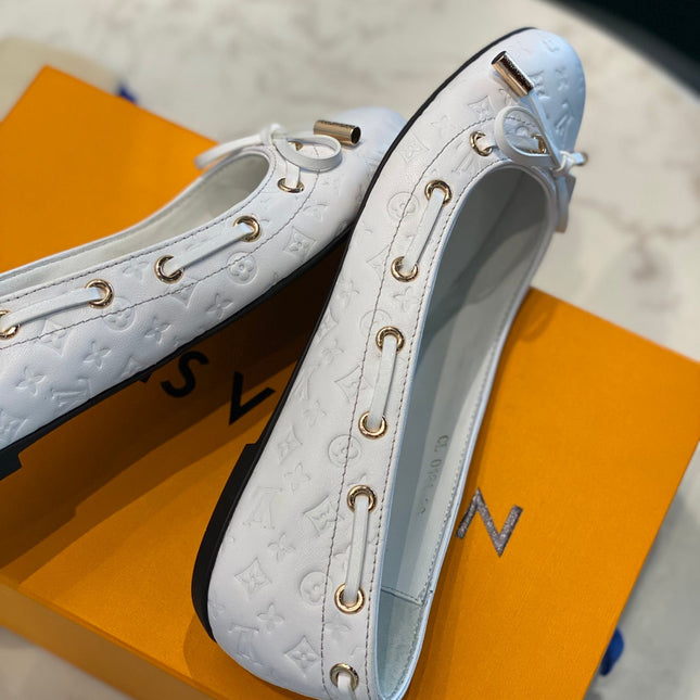 LV WOMEN'S BALLET FLAT IN WHITE EMBOSSED CALFSKIN WITH BOW