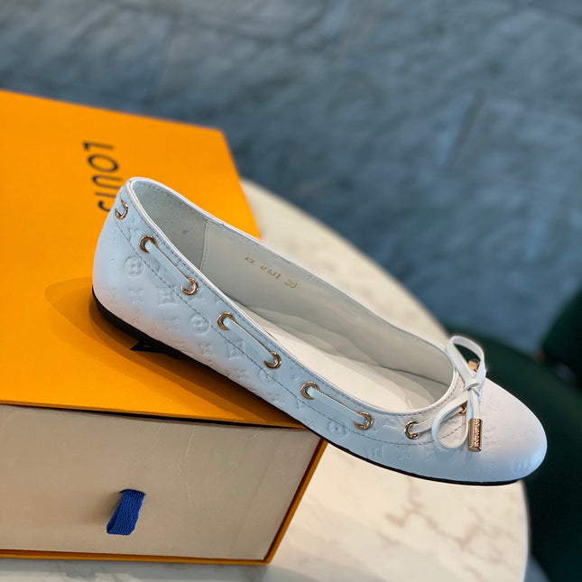 LV WOMEN'S BALLET FLAT IN WHITE EMBOSSED CALFSKIN WITH BOW