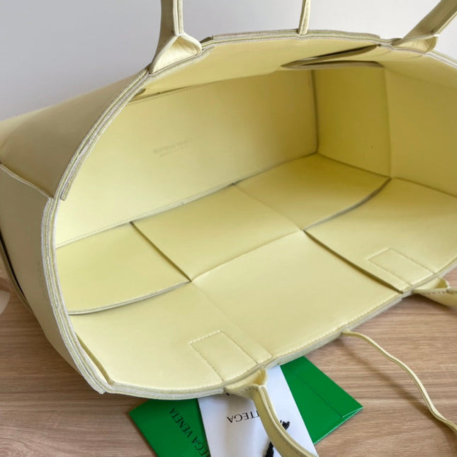 ARCO TOTE 36 IN PALE YELLOW CALFSKIN