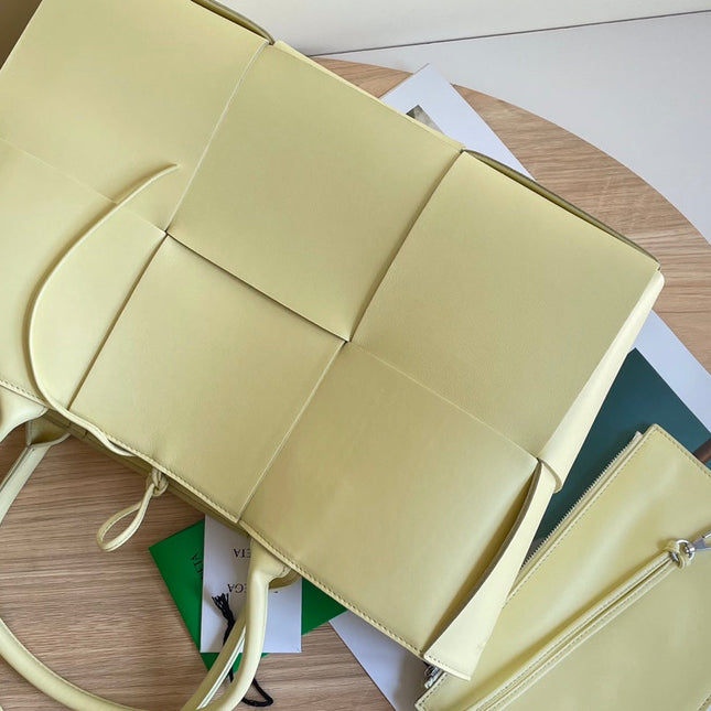 ARCO TOTE 36 IN PALE YELLOW CALFSKIN
