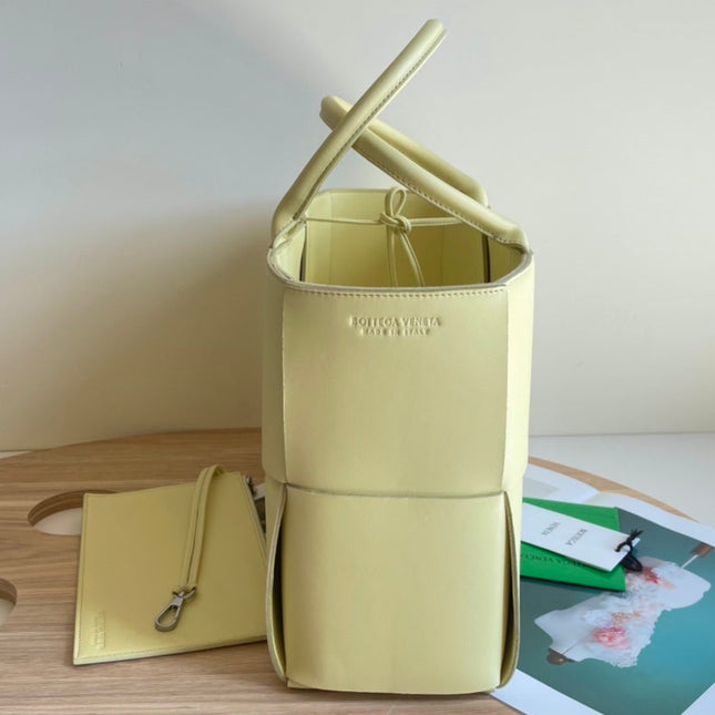 ARCO TOTE 36 IN PALE YELLOW CALFSKIN