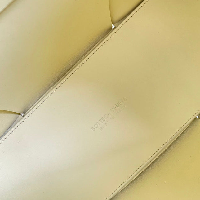 ARCO TOTE 36 IN PALE YELLOW CALFSKIN