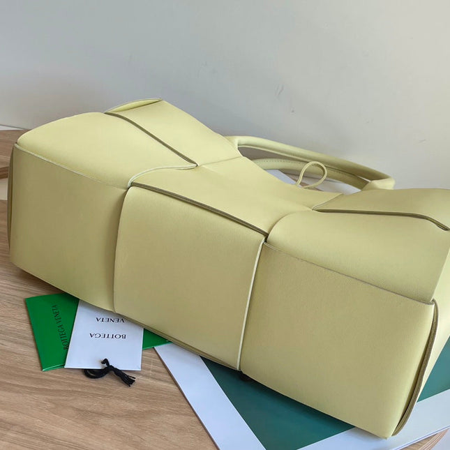ARCO TOTE 36 IN PALE YELLOW CALFSKIN