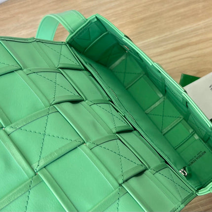 SMALL CASSETTE 23 IN LIGHT GREEN CALFSKIN