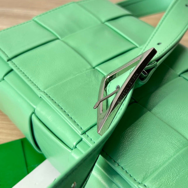 SMALL CASSETTE 23 IN LIGHT GREEN CALFSKIN