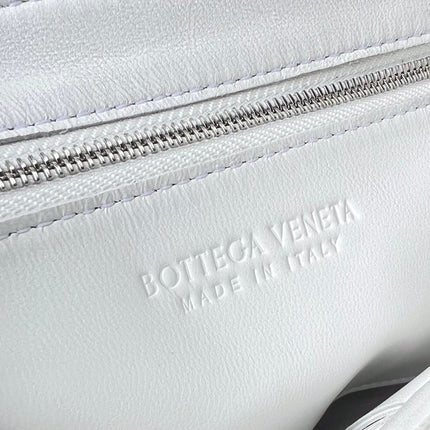 SMALL CASSETTE 23 IN WHITE FRINGED CALFSKIN