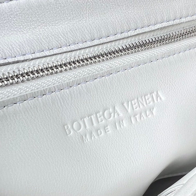 SMALL CASSETTE 23 IN WHITE FRINGED CALFSKIN