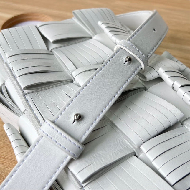 SMALL CASSETTE 23 IN WHITE FRINGED CALFSKIN