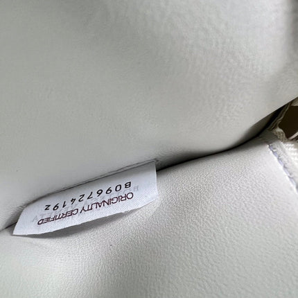SMALL CASSETTE 23 IN WHITE FRINGED CALFSKIN