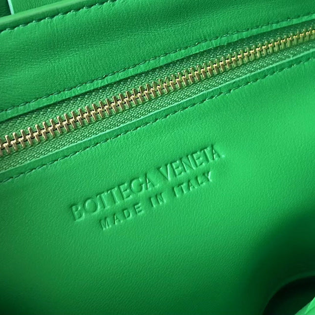 SMALL CASSETTE 23 IN GREEN FRINGED CALFSKIN