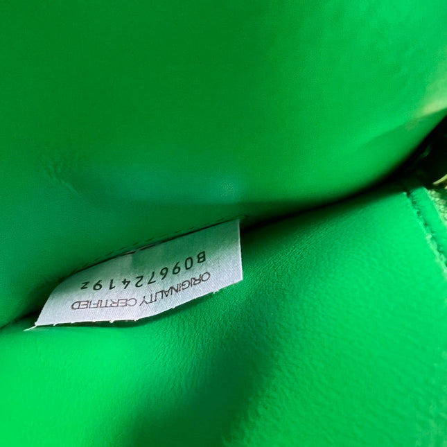 SMALL CASSETTE 23 IN GREEN FRINGED CALFSKIN