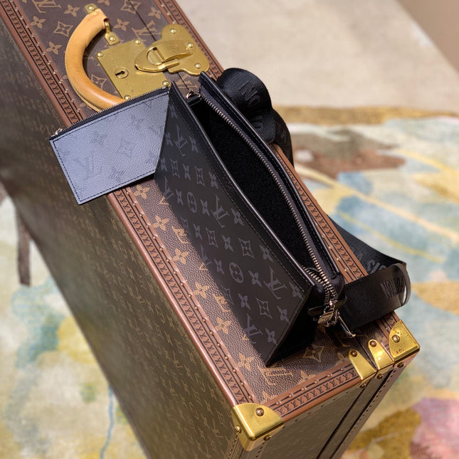 ANPHA WEARABLE WALLET 18 IN BLACK MONOGRAM ECLIPSE REVERSE CALFSKIN