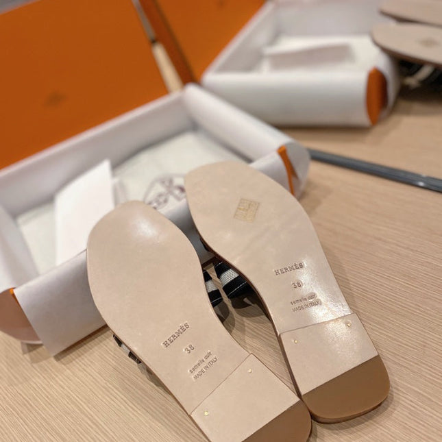 0RAN SANDALS IN BLACK CALFSKIN AND WHITE CANVAS