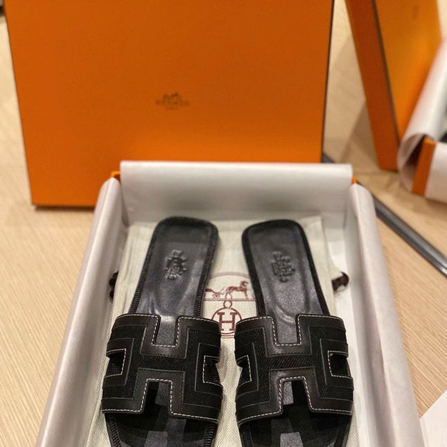 0RAN SANDALS IN BLACK CALFSKIN AND CANVAS