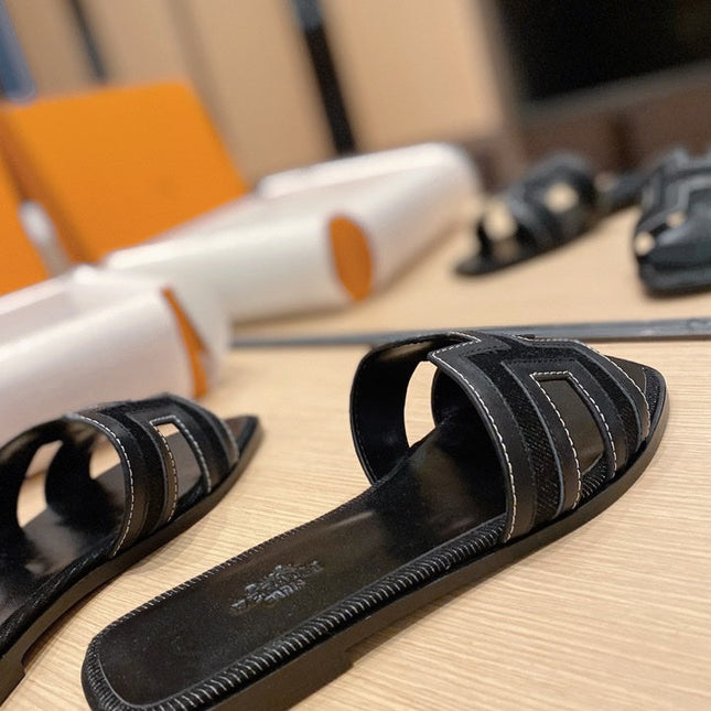 0RAN SANDALS IN BLACK CALFSKIN AND CANVAS