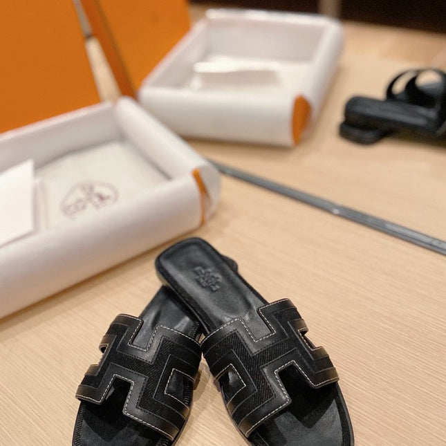 0RAN SANDALS IN BLACK CALFSKIN AND CANVAS