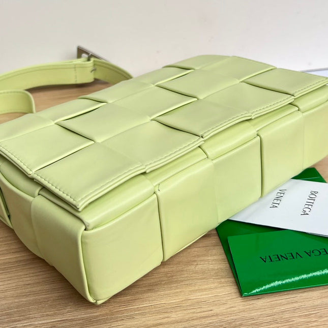 SMALL CASSETTE 23 IN PINE GLADE CALFSKIN