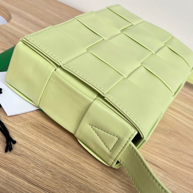 SMALL CASSETTE 23 IN PINE GLADE CALFSKIN
