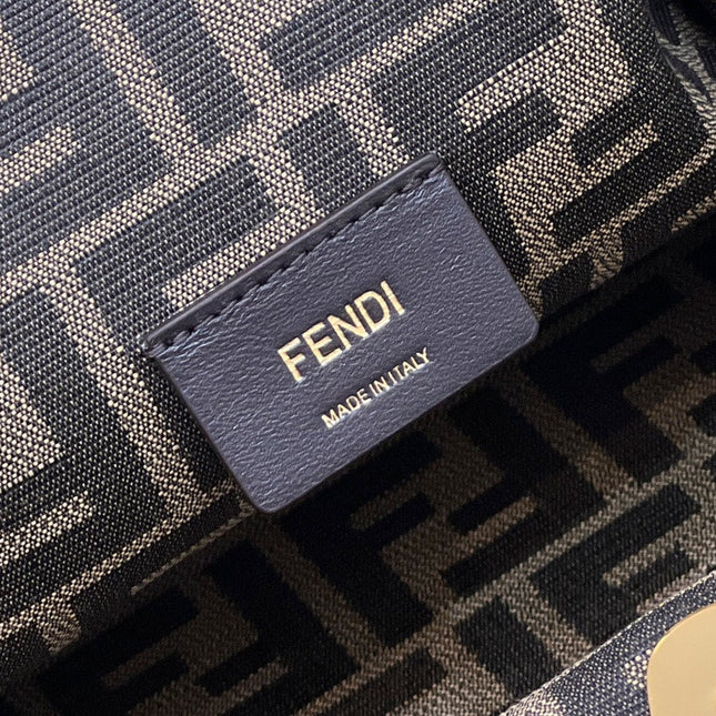 FENDI FIRST SMALL 32 IN WHITE NAPPA LEATHER BAG GOLD HARDWARE